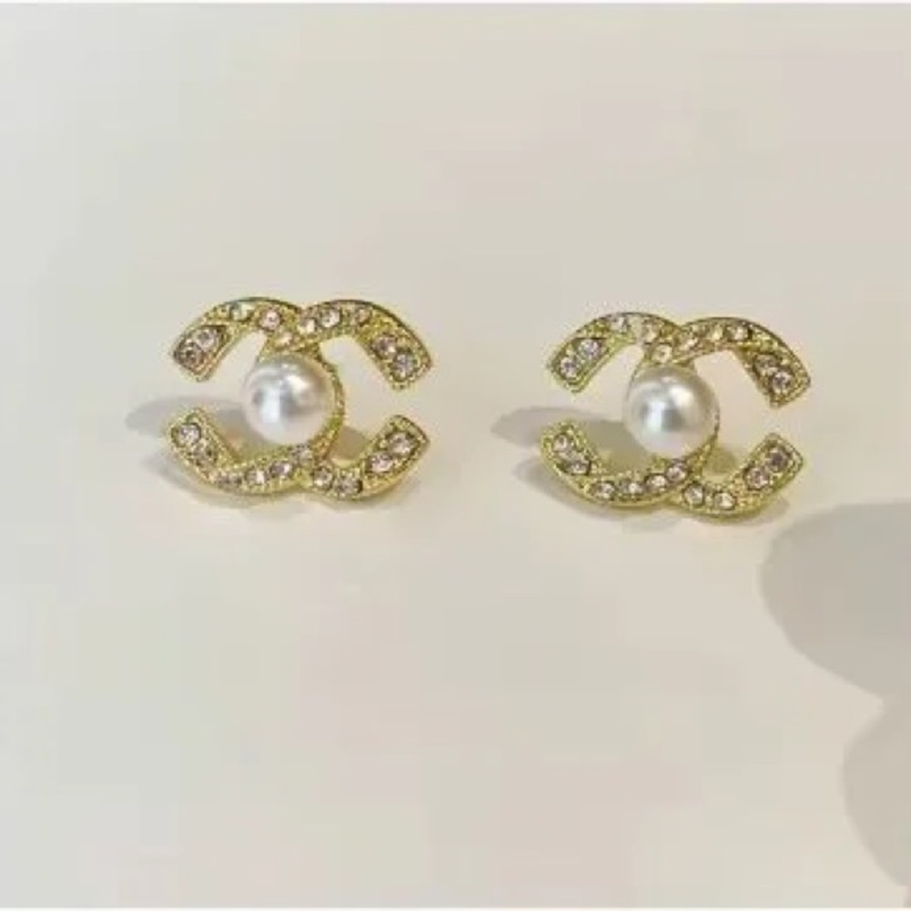 Elegant Gold Pearl Crystal Logo-Style Pearl Stud Earrings - Gold